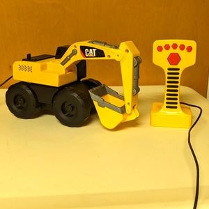 Caterpillar Massive Machines (Massive machine shops store excavator)